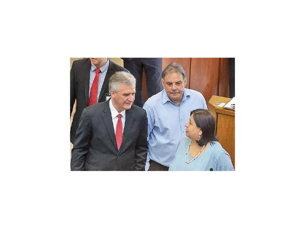 Bacchetta aplaude presencia de FBI y Arévalo pide informe