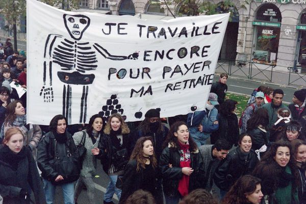 Francia: Huelga sigue y aumentan marchas