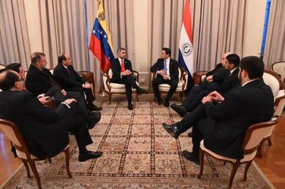 Brindan reconocimiento a Abdo por su “liderazgo” en el caso Venezuela