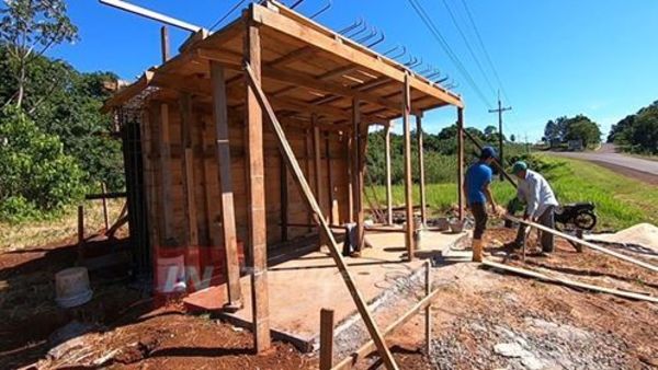 LA PAZ: CONSTRUYEN MÁS REFUGIOS PARA PASAJEROS EN LA RUTA GRANEROS