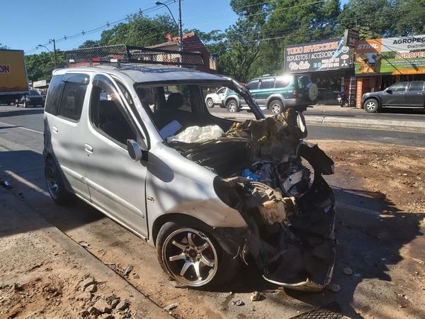 Un conductor resulta herido tras choque frontal en Acceso Sur - Nacionales - ABC Color