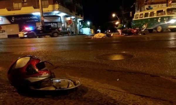 Motociclista muere tras chocar con vehículo