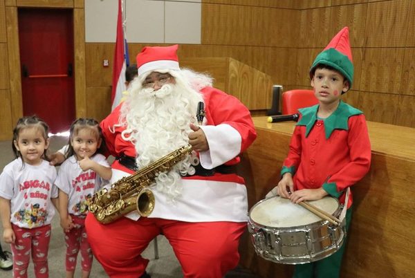 Fiesta navideña en homenaje a niños y niñas operados del corazón » Ñanduti
