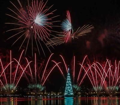 Río vuelve a iluminarse con el árbol de Navidad flotante más grande del mundo » Ñanduti
