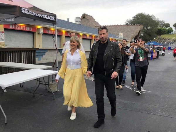 John Travolta y Olivia Newton-John revivieron a personajes de Grease