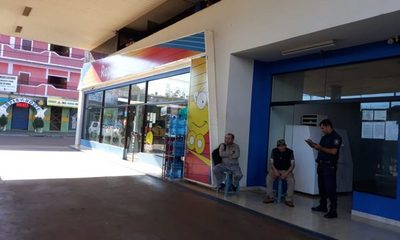 Roban dinero de estación de servicio de CDE