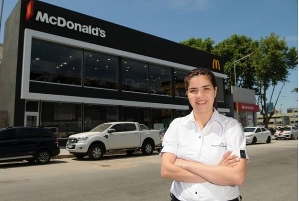 HOY / Paraguaya que vendía hamburguesas con su familia hoy administra un McDonald's en Argentina