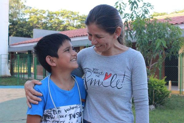 Madres de niños internados se preparan para navidad en Hospital Acosta Ñu