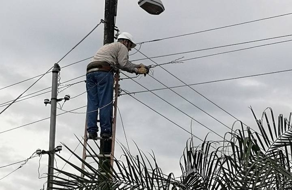 HOY / Temporal deja a gran parte de Asunción y Central sin servicio de ANDE