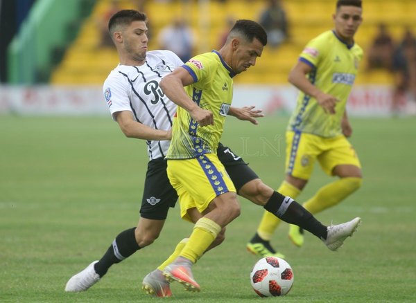 Capiatá empata ante Libertad y desciende a la Intermedia