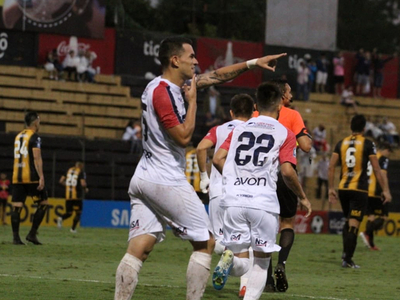 Nacional clasifica a la Sudamericana al golear a Guaraní.
