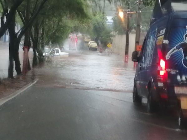 Fuerte tormenta dejó sin luz varias zonas del país