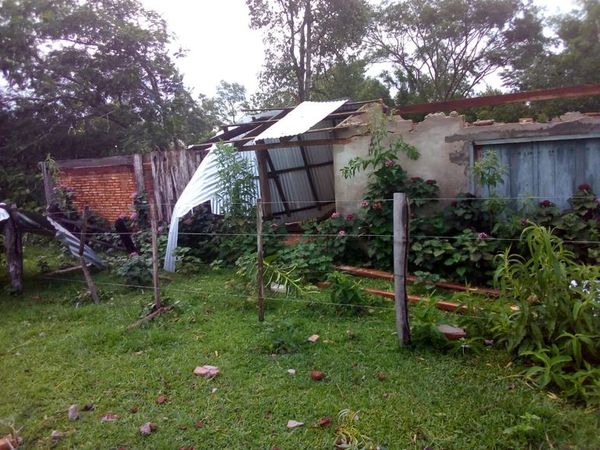 Temporal destechó viviendas y una escuela en María Antonia - Nacionales - ABC Color