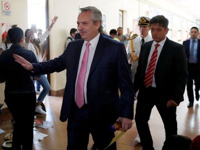 Gobierno argentino aplicará tasa del 30% a compras en el exterior