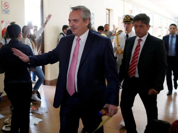 Gobierno argentino aplicará tasa del 30% a compras en el exterior