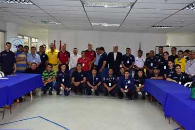 Bomberos de Asunción se capacitan en combate de incendios en edificios