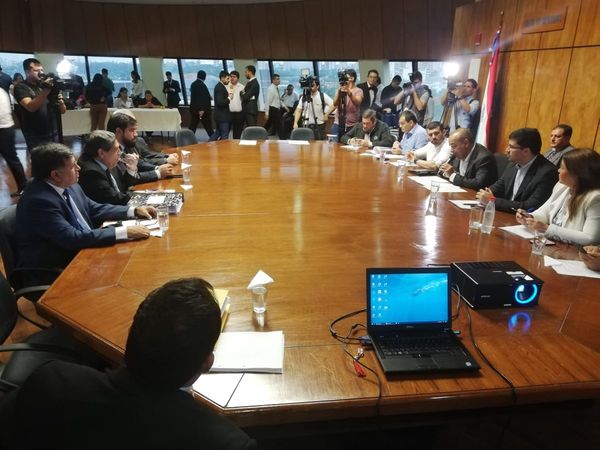 Intendente de Lambaré explica denuncias contra su gestión ante Diputados
