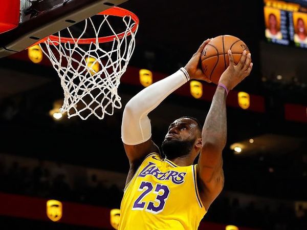 James y Lakers sufren, pero ganan - Básquetbol - ABC Color