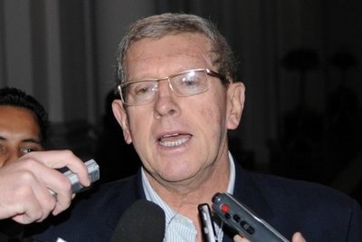 Schupp reconoce deuda y dice que pagará con obras