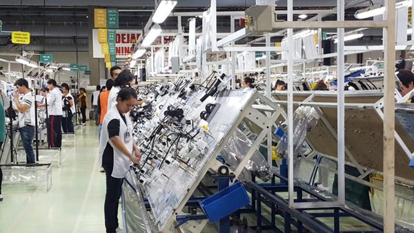 Envíos de maquila se reducen hasta un 5,4%