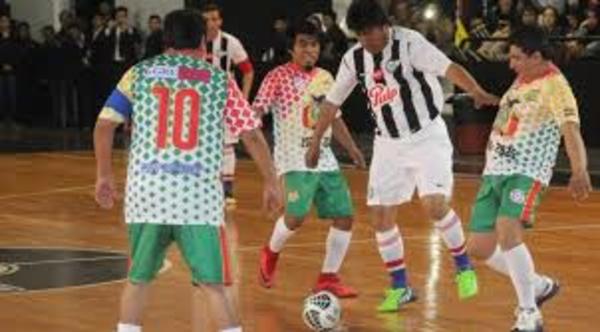 Evo Morales juega al fútbol con el ministro de Deportes argentino - .::RADIO NACIONAL::.
