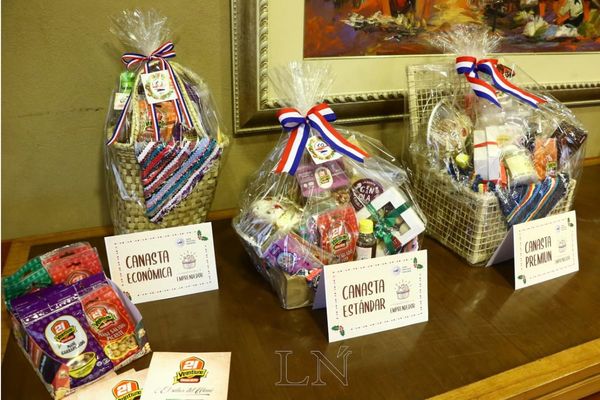 Emprendedores ofrecen canastas navideñas