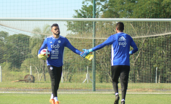 HOY / Marcucci recluta a 30 futbolistas para amistosos con Colombia