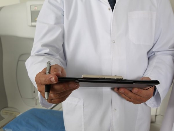 Mazzoleni niega desabastecimiento de vacunas contra fiebre amarilla