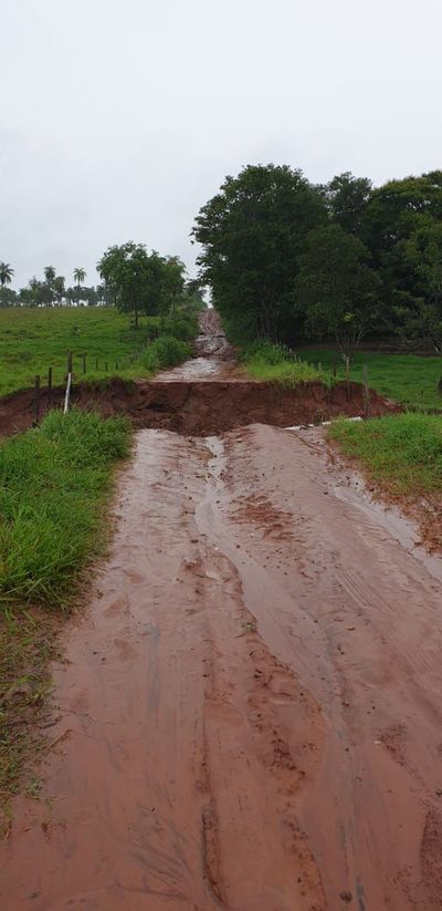 Raudal se llevó el “puente de oro” contruido en Salto del Guairá - Nacionales - ABC Color