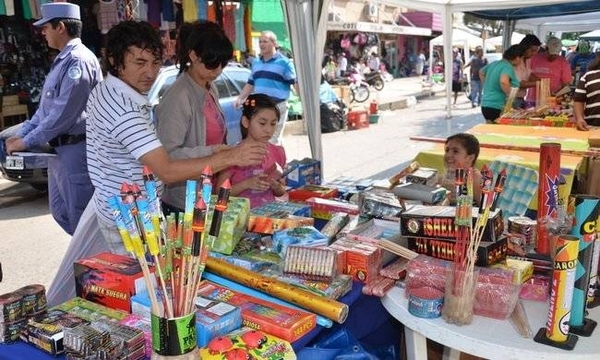 HOY / Por orden municipal, prohibirán venta de juegos pirotécnicos dentro del Mercado 4