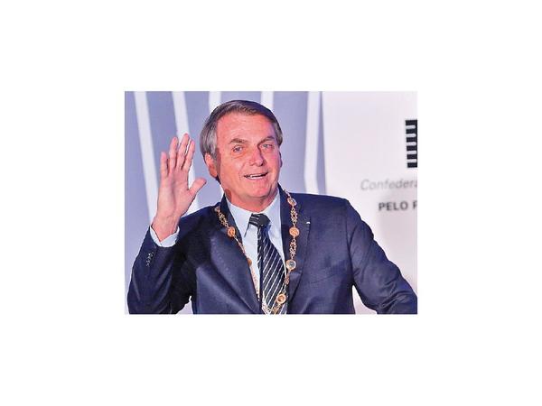 Bolsonaro alega cierre de tevé por contenido de “izquierda”