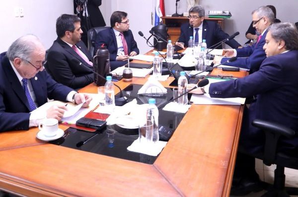 Paralizan cuestionada licitación en el CM - Judiciales y Policiales - ABC Color