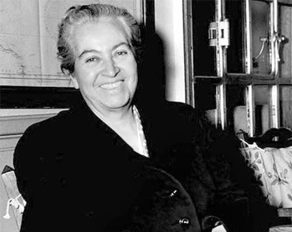 Libro de Gabriela Mistral en guaraní - Literatura - ABC Color