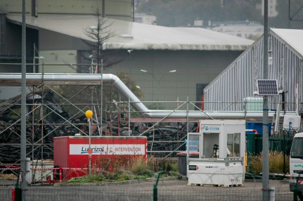 Francia: Reabren planta industrial tras incendio
