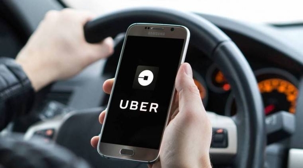 HOY / Llueven quejas por precios abusivos de Uber, pero Sedeco no puede intervenir