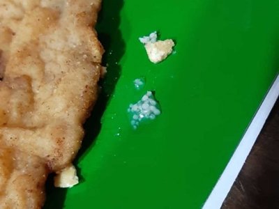 Extraño le dio sándwich contaminado a una nena
