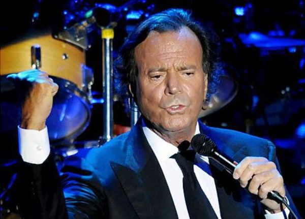 Julio Iglesias lanza beca musical con Latin Grammy para expandir su legado  - Gente - ABC Color