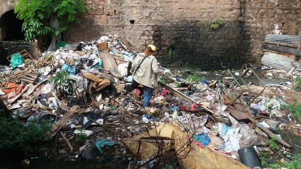 Ningún barrio de Asunción se salva de criaderos de mosquitos