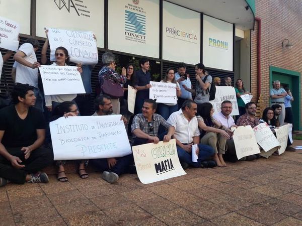 Científicos se manifiestan en protesta contra terna de CONACYT