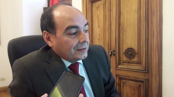 Canciller niega crisis y afirma que se cumple a cabalidad con compromisos financieros - Nacionales - ABC Color