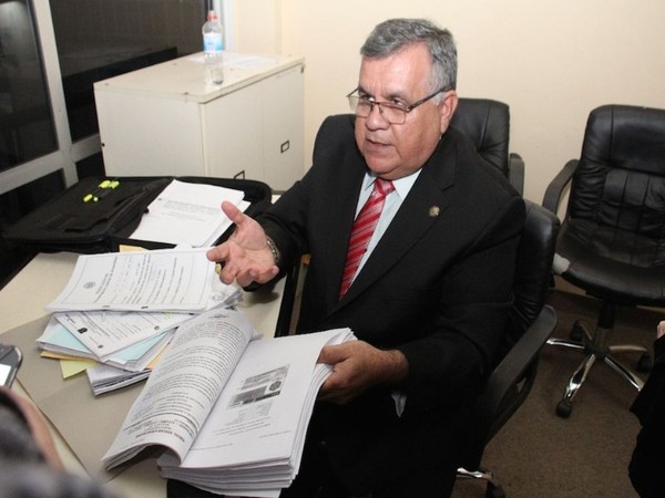 Juez relata que policías presuntamente