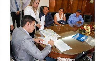 Firman acta de acuerdo entre INDERT y pobladores de Guayaki - Digital Misiones