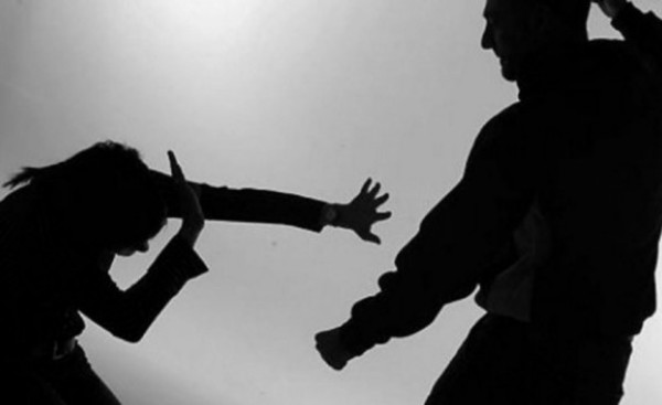 Requieren prisión para hombre que agredió con picaporte a su pareja