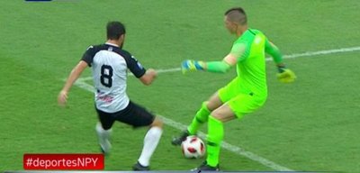 El blooper del arquero de Cerro que le da la vuelta al mundo | Noticias Paraguay