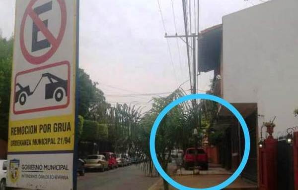 Vehículo en la vereda: ¿Y la PMT? •