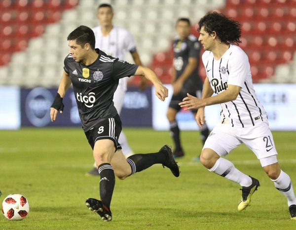 Olimpia ante Santos y Libertad ante Boca Juniors