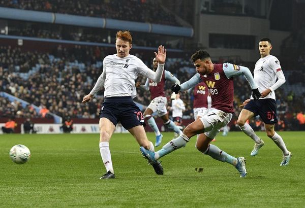 Aston Villa abusa de un Liverpool plagado de juveniles - Fútbol - ABC Color