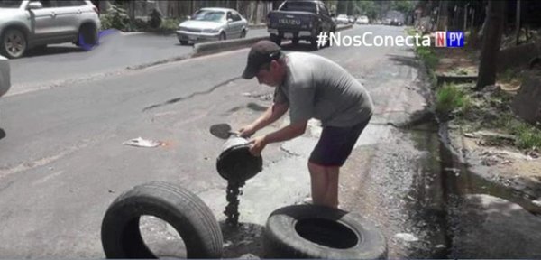 "Me sale más barato bachear la calle que arreglar mi vehículo" | Noticias Paraguay