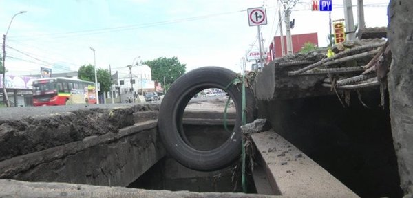 Alcantarillado abierto, trampa mortal en fallido corredor del metrobús | Noticias Paraguay