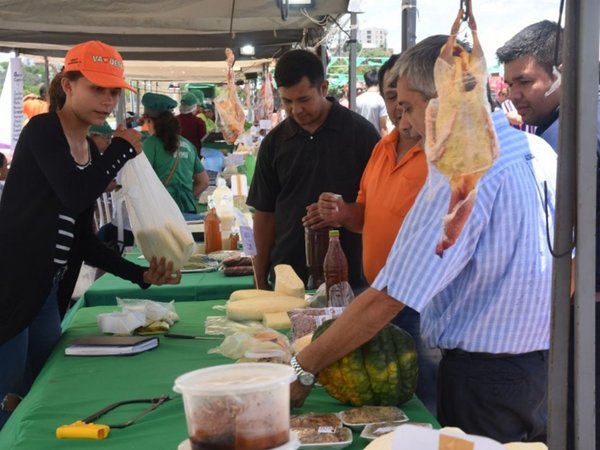 Productos frescos se ofertan en Costanera